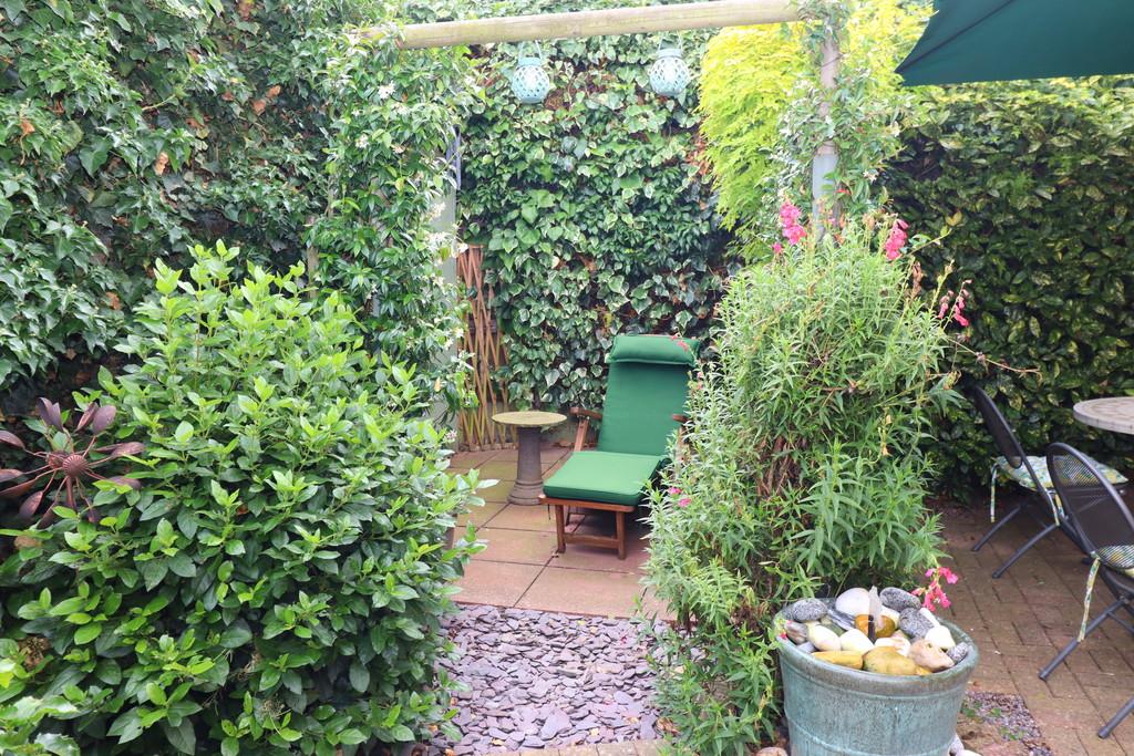 Garden Corner Sunny 25-07-2025 15-34-26