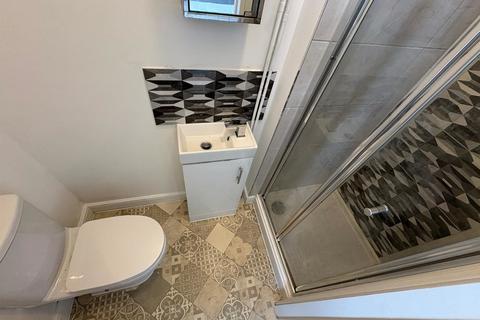 3 bedroom maisonette to rent, St Helens Crescent, Swansea