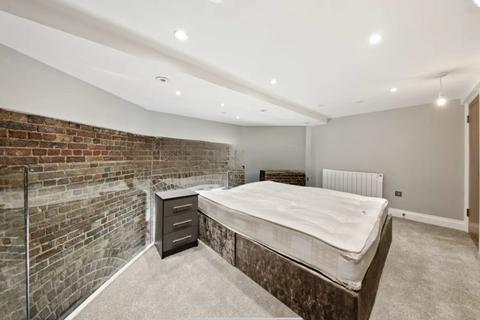 undefined, New Southgate, London