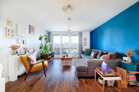 2 bedroom flat for sale, Oyster Wharf, 18 Lombard Road, London