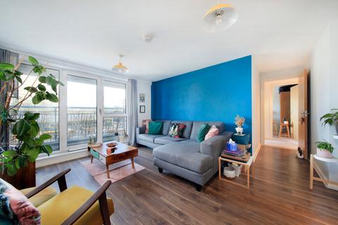 2 bedroom flat for sale, Oyster Wharf, 18 Lombard Road, London