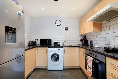 2 bedroom flat for sale, Oyster Wharf, 18 Lombard Road, London