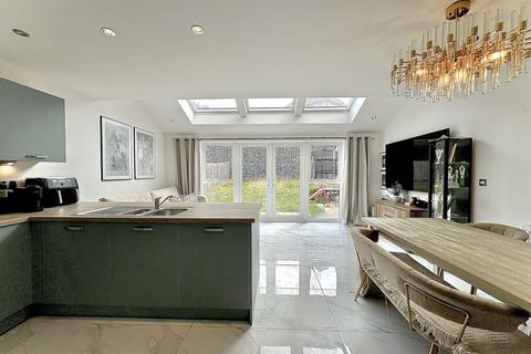 8 Babbington Drive, Bilston, WV14 0SW