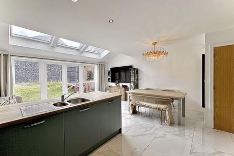 8 Babbington Drive, Bilston, WV14 0SW