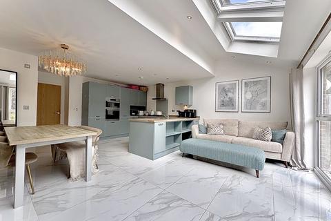 8 Babbington Drive, Bilston, WV14 0SW