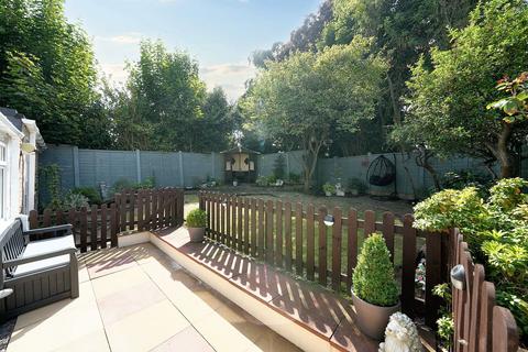 10 Aldwyck Drive, Wolverhampton, WV3 8NE