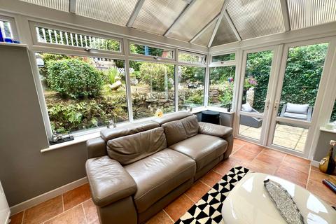 undefined, Manor View, Par PL24