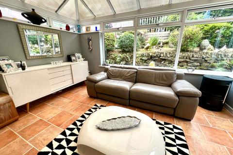 undefined, Manor View, Par PL24