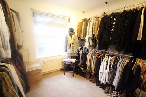 2 bedroom house for sale, Wellington Street, Gravesend