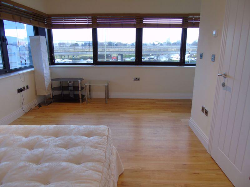 Apartment in Oxford, Blackbird Leys - View 2