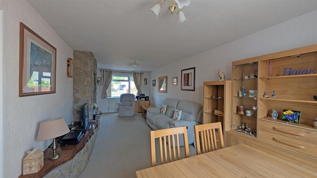 Lounge/dining area
