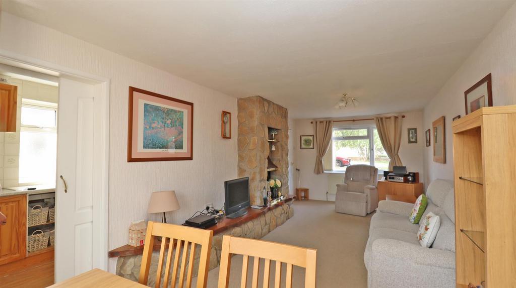 Lounge/dining area
