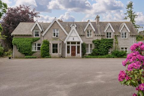 Hospitality for sale, 45 Braemar Rd Ballater AB35 5RQ