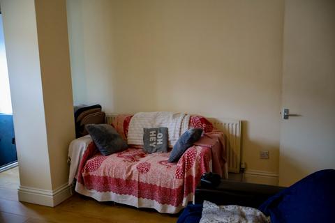 2 bedroom flat for sale, Oval Road South, Dagenham RM10