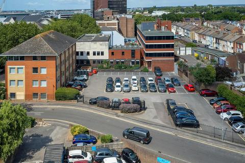Office to rent, 47-51 Kingston Cres Portsmouth PO2 8AA