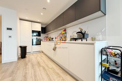 2 bedroom flat to rent, 11 Silvercroft Street, Manchester, M15