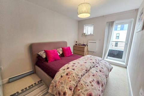 2 bedroom apartment to rent, Carmichael Avenue, Greenhithe DA9