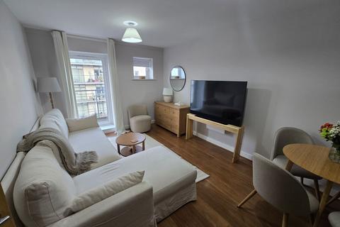 2 bedroom apartment to rent, Carmichael Avenue, Greenhithe DA9