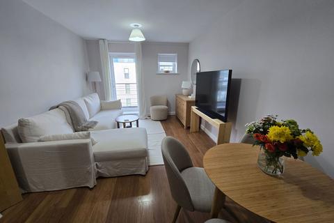 2 bedroom apartment to rent, Carmichael Avenue, Greenhithe DA9