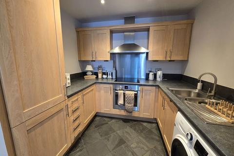 2 bedroom apartment to rent, Carmichael Avenue, Greenhithe DA9