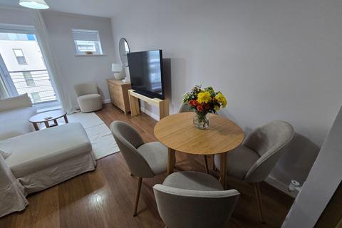 2 bedroom apartment to rent, Carmichael Avenue, Greenhithe DA9