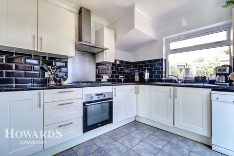 66 Breydon Way, Lowestoft, NR33 9AT