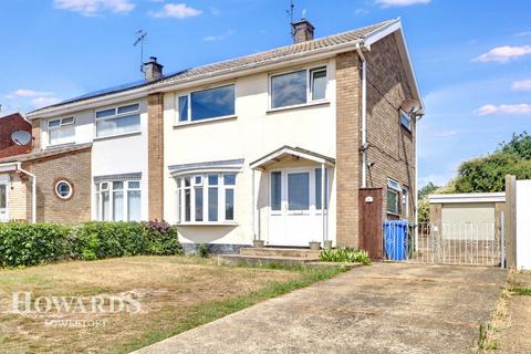 66 Breydon Way, Lowestoft, NR33 9AT