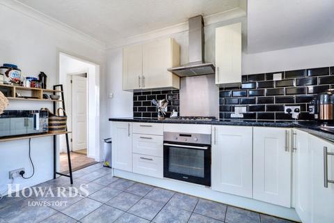 66 Breydon Way, Lowestoft, NR33 9AT