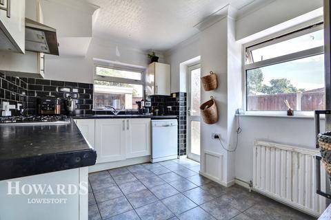 66 Breydon Way, Lowestoft, NR33 9AT