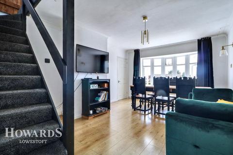 66 Breydon Way, Lowestoft, NR33 9AT