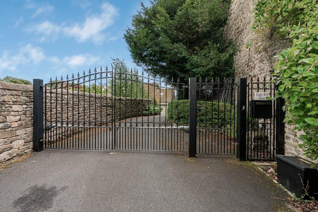 Gate.jpg