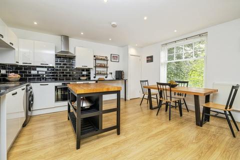 undefined, Cross O'Cliff Hill, Lincolnshire LN5