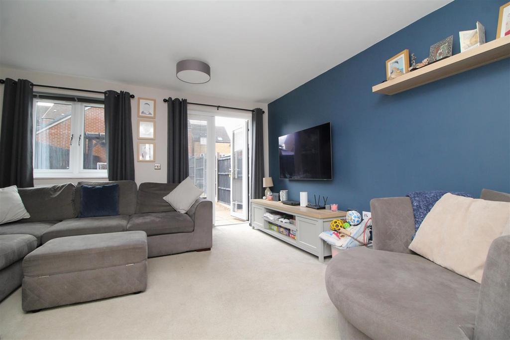 Living room 1 .JPG