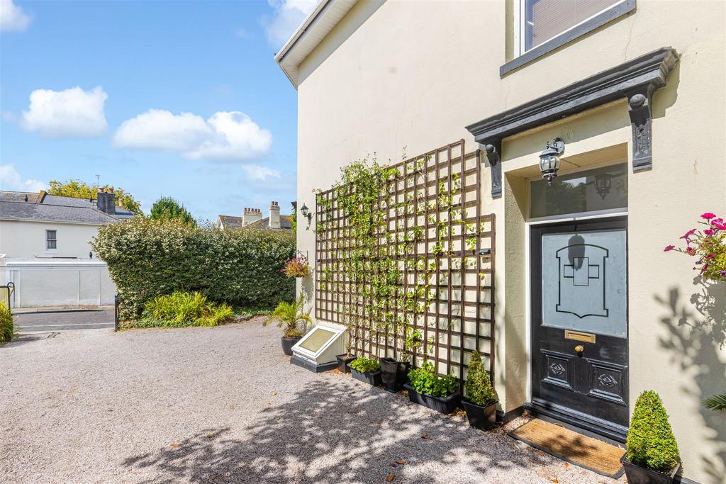 A01 - Bridge Road Torquay, Olivet - 250814.jpg