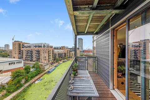 2 bedroom flat for sale, Island House, London E3