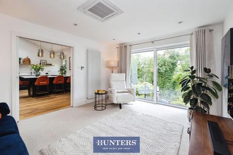 18 Ashes Lane, Stalybridge, SK15 2RH