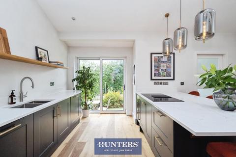 18 Ashes Lane, Stalybridge, SK15 2RH