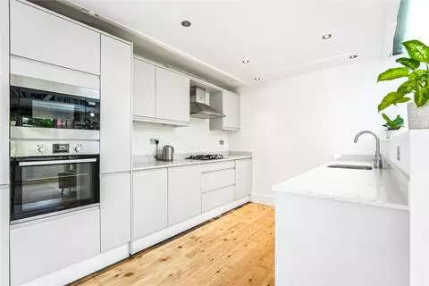 3 bedroom mews to rent – pohled 2