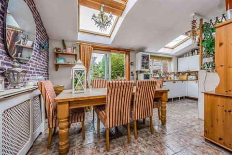 4 bedroom semi-detached house for sale, Woodfield Avenue, Portsmouth PO6