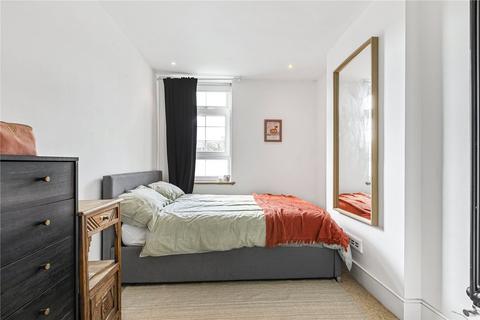 3 bedroom apartment for sale, Powell Road, London, E5