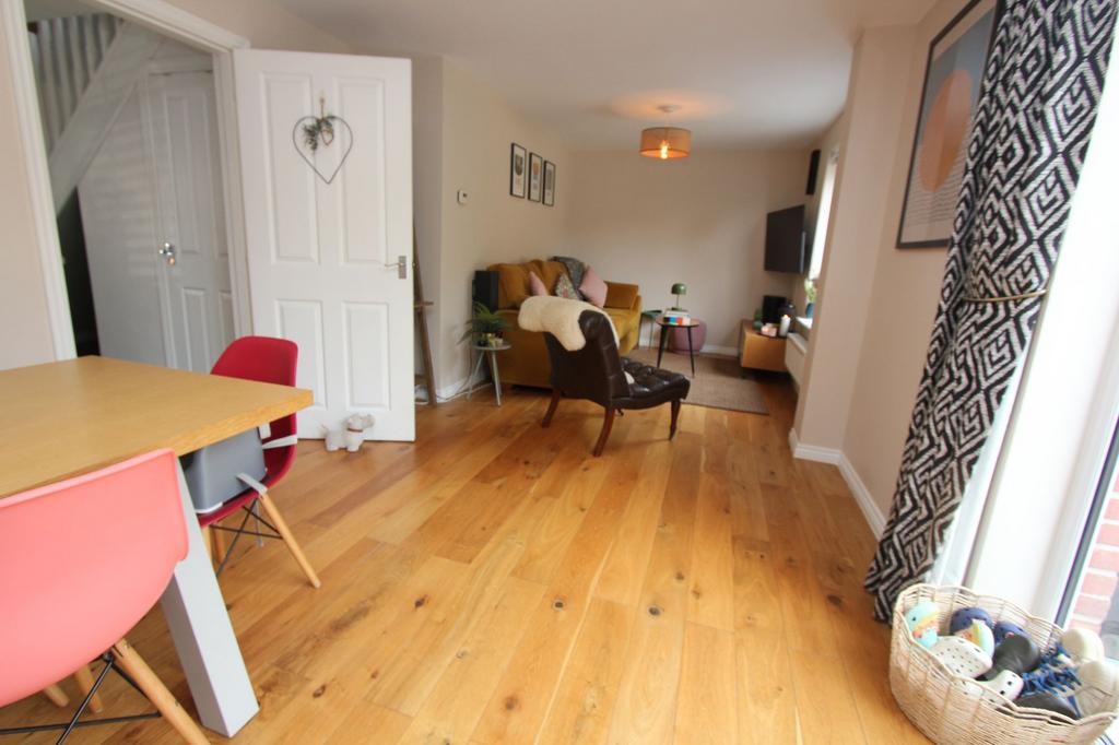 Lounge/Dining Room