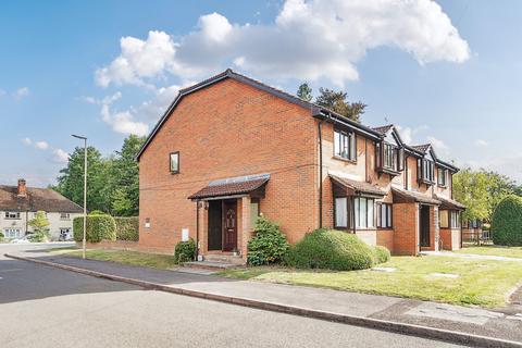 1 bedroom maisonette for sale, St. Michaels Close, Fleet, Hampshire, GU51