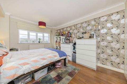 1 bedroom flat for sale, Streatham High Road, London SW16