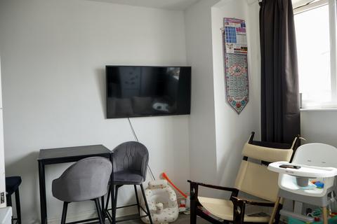 2 bedroom flat for sale, Oval Road South, Dagenham RM10