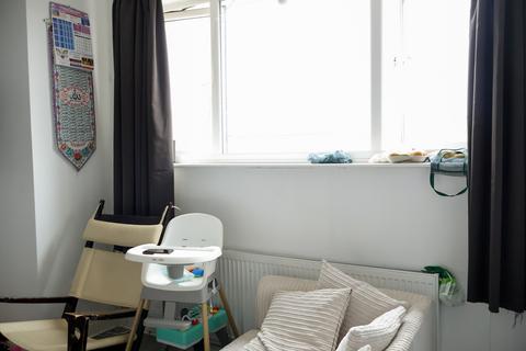 2 bedroom flat for sale, Oval Road South, Dagenham RM10