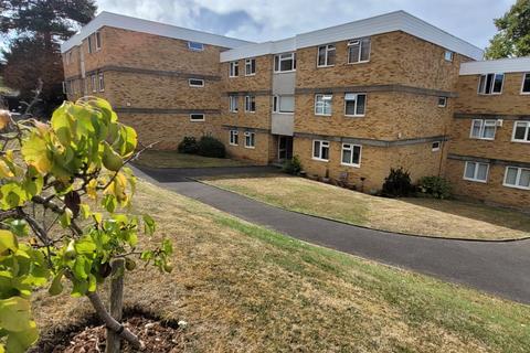 1 bedroom in a flat share to rent, The Cedars, Hazelwood Road, Bristol