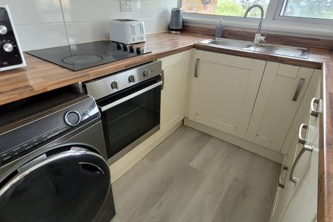 1 bedroom in a flat share to rent, The Cedars, Hazelwood Road, Bristol