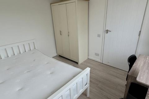 1 bedroom in a flat share to rent, The Cedars, Hazelwood Road, Bristol