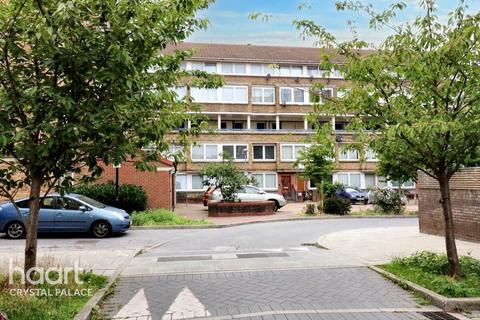 7 bedroom maisonette for sale, Daniel Gardens, London