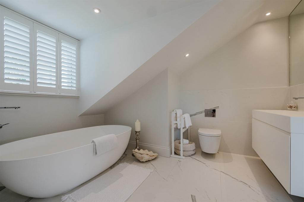 En-Suite Bathroom
